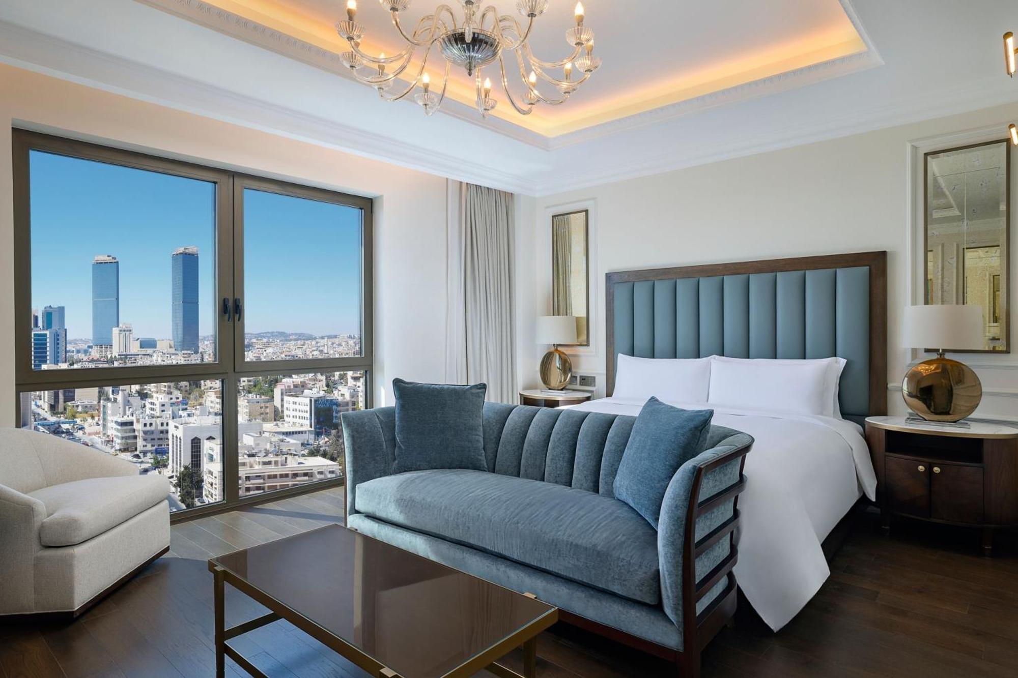 The Ritz-Carlton, Amman Hotell Exteriör bild A bedroom at the Four Seasons Hotel