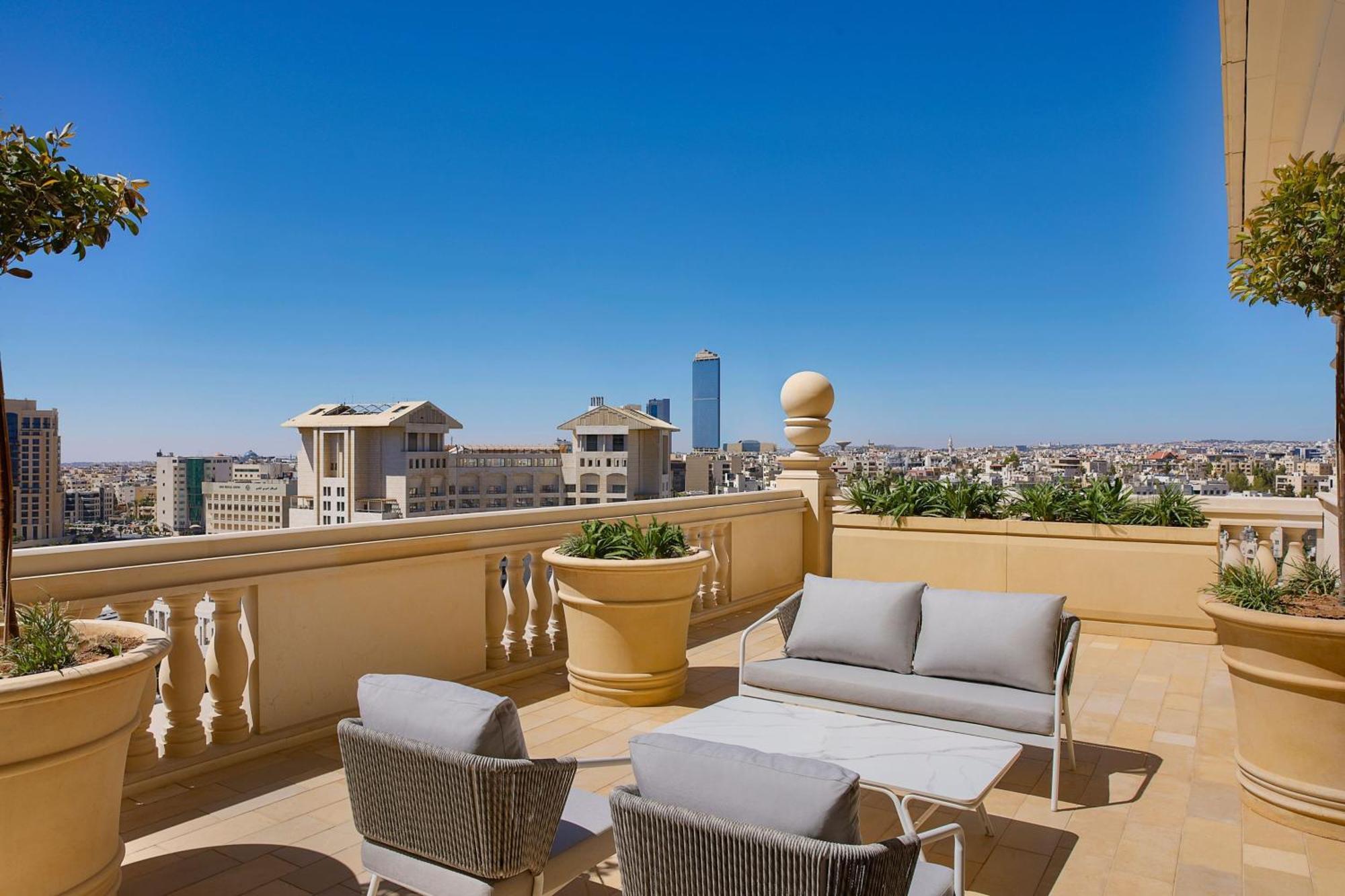 The Ritz-Carlton, Amman Hotell Exteriör bild The Westin Palace Madrid
