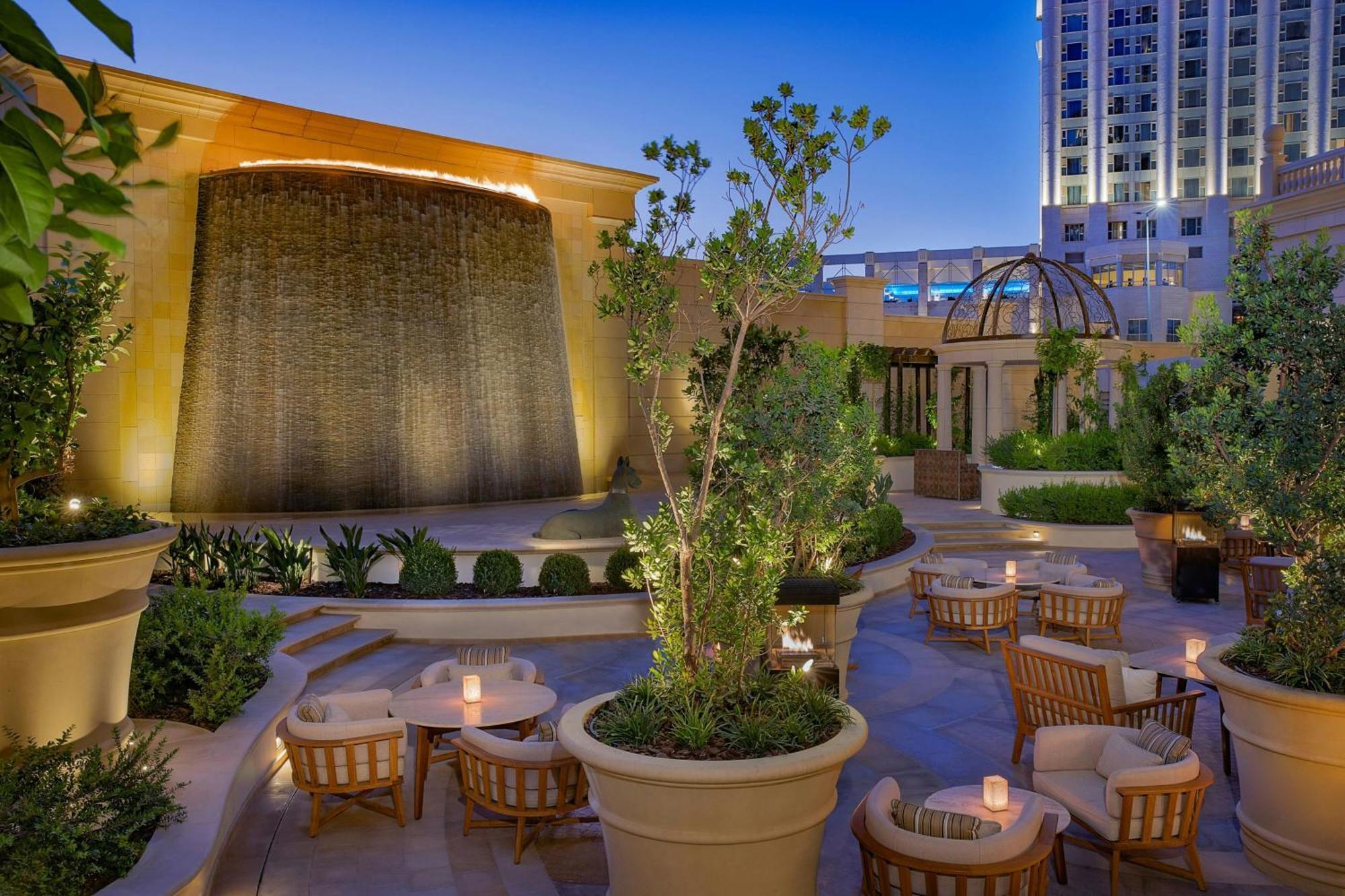 The Ritz-Carlton, Amman Hotell Exteriör bild The Waterfall at the Westin Dubai