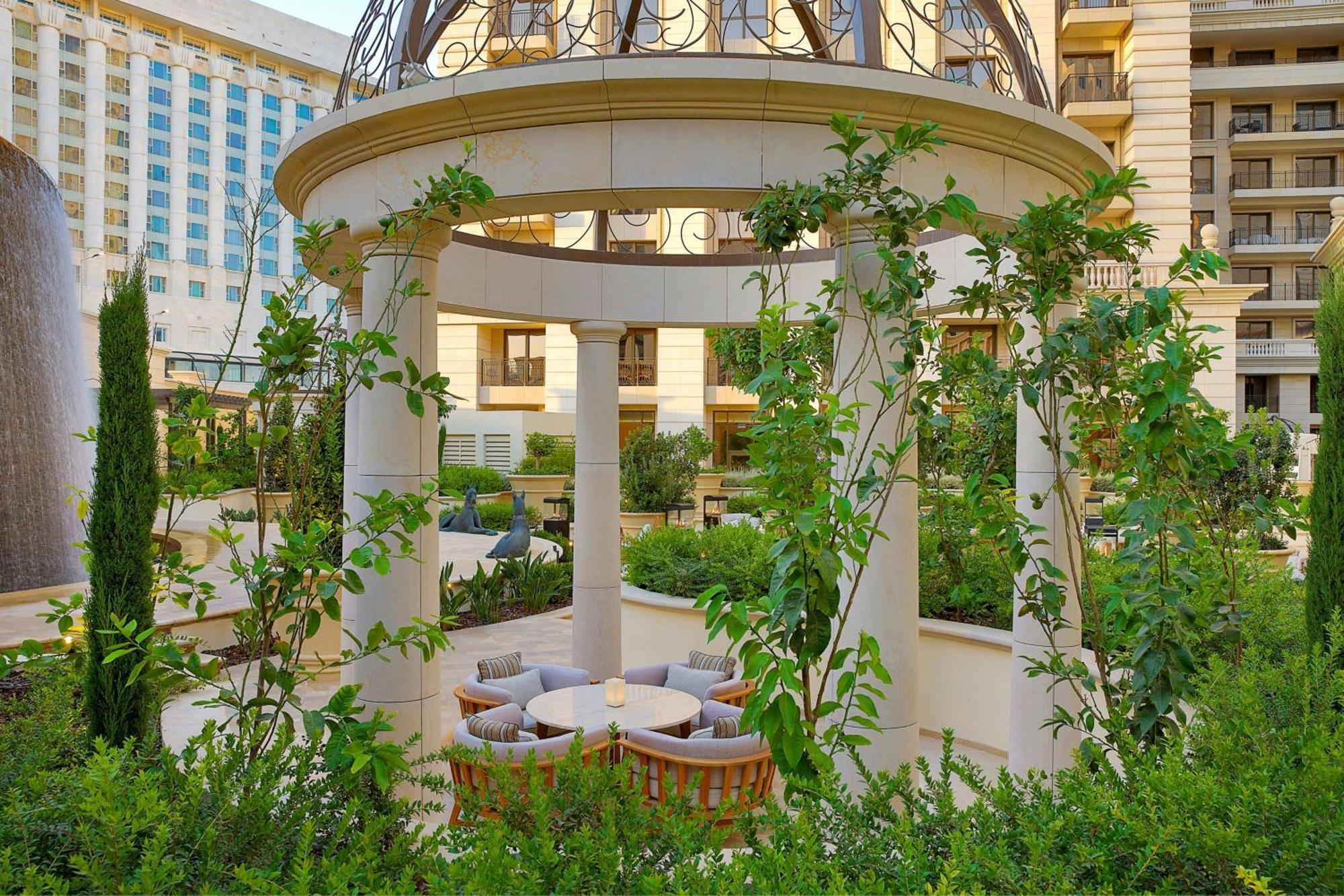 The Ritz-Carlton, Amman Hotell Exteriör bild The garden at the Wynn