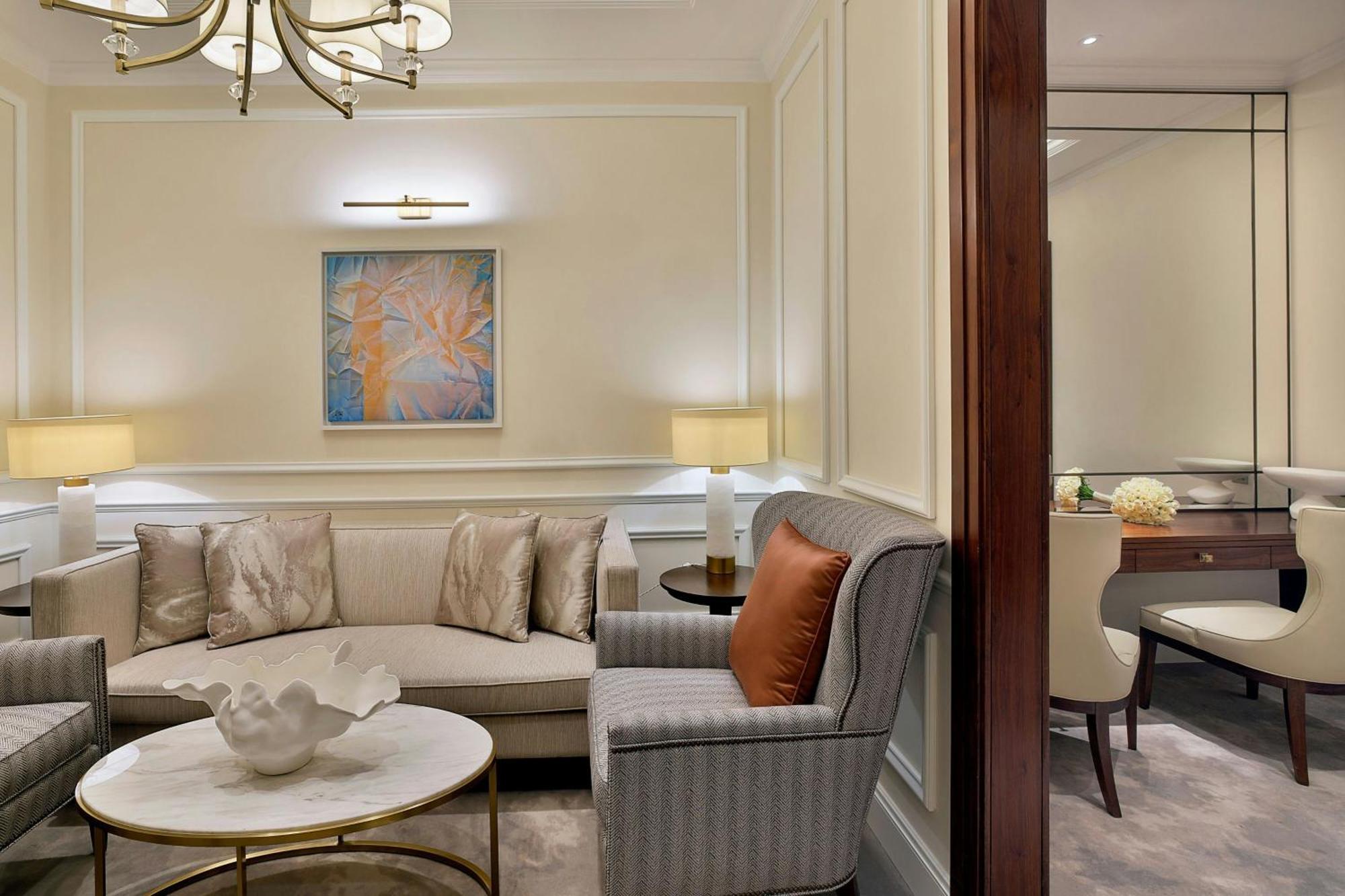 The Ritz-Carlton, Amman Hotell Exteriör bild A suite at the hotel