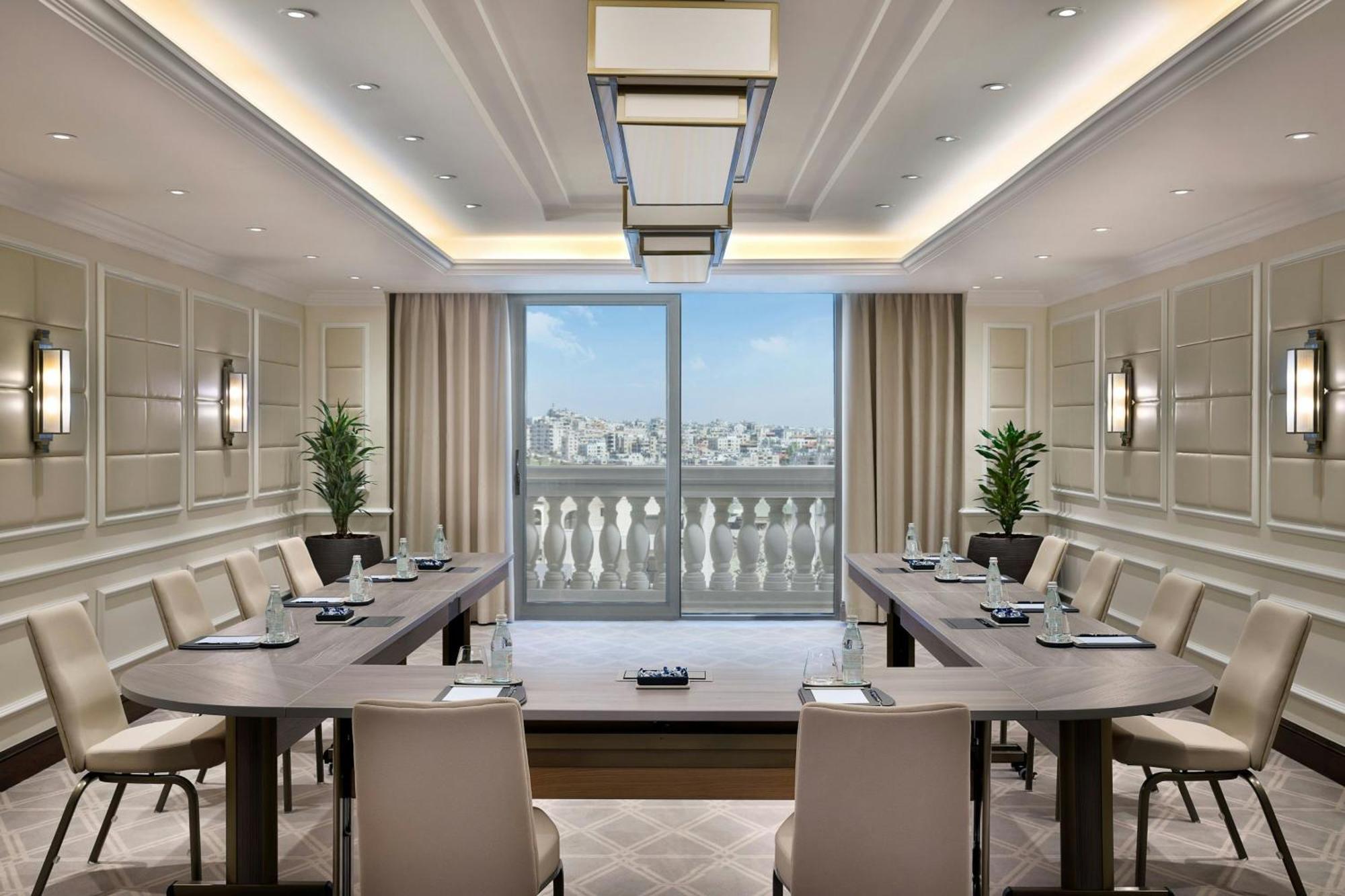 The Ritz-Carlton, Amman Hotell Exteriör bild Meeting room