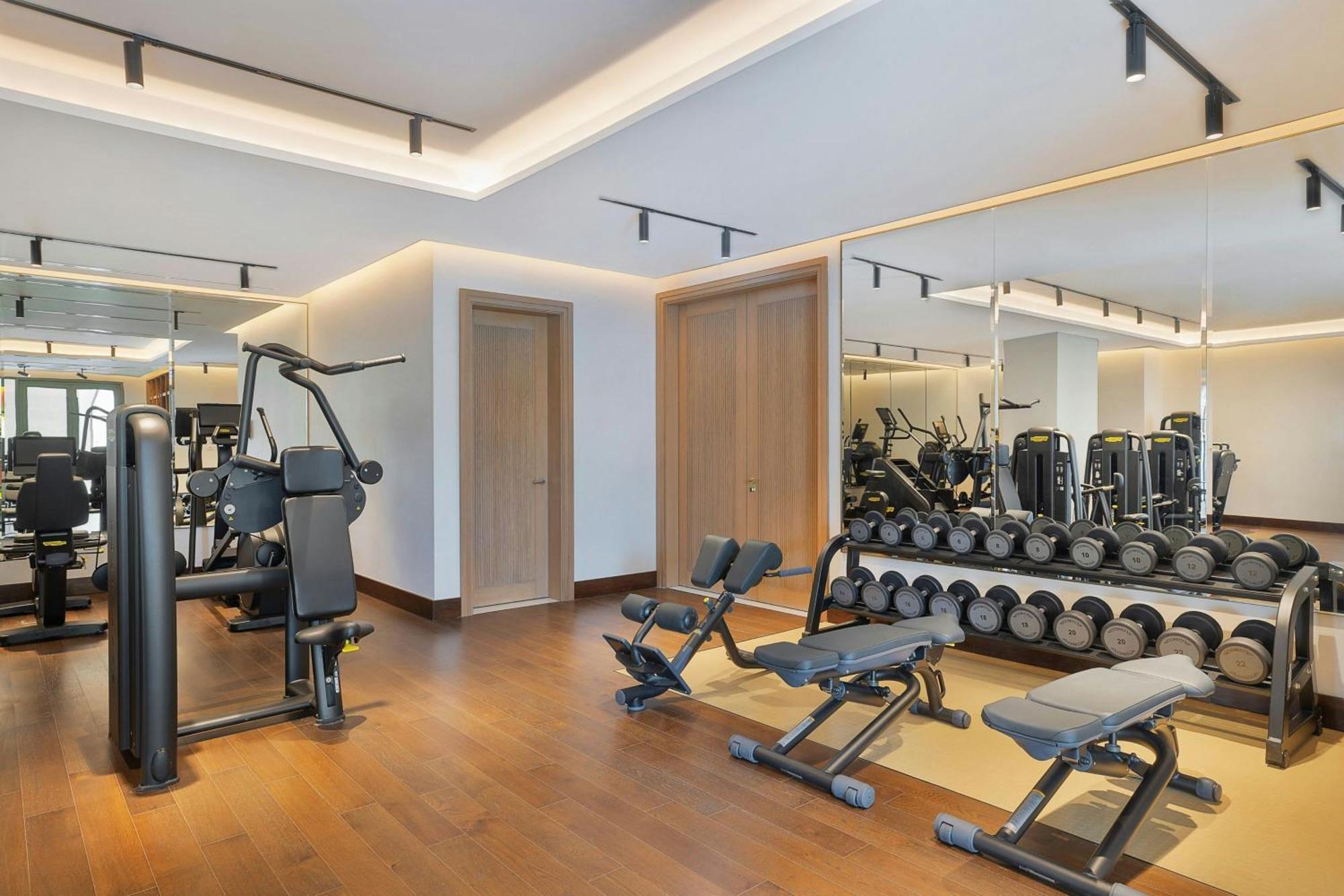 The Ritz-Carlton, Amman Hotell Exteriör bild The gym at the hotel