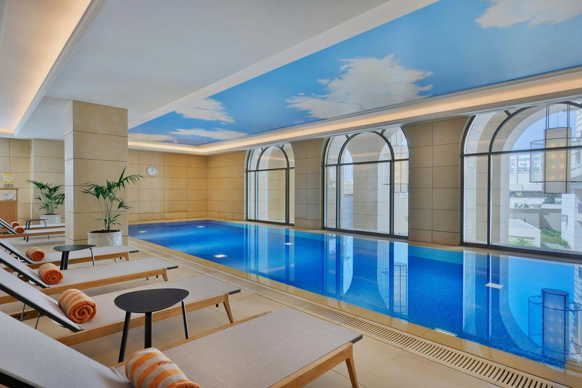 The Ritz-Carlton, Amman Hotell Exteriör bild The pool at the hotel