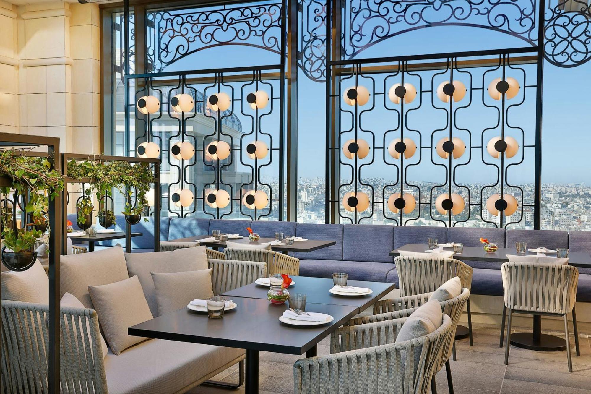 The Ritz-Carlton, Amman Hotell Exteriör bild The Terrace