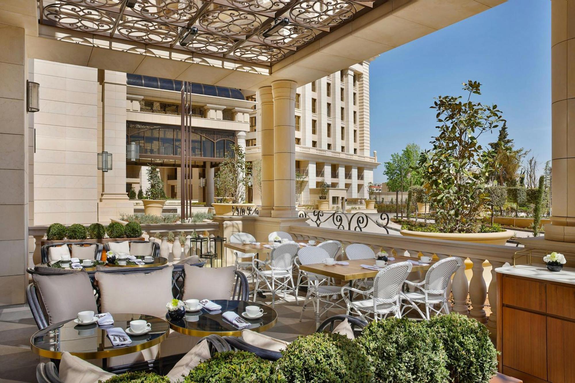 The Ritz-Carlton, Amman Hotell Exteriör bild The Terrace