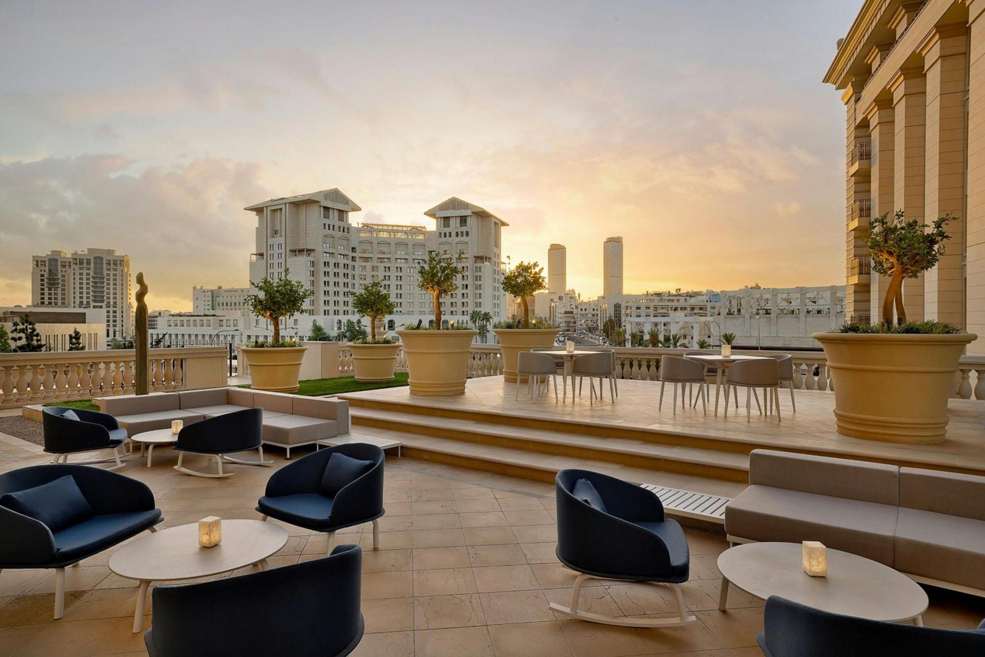 The Ritz-Carlton, Amman Hotell Exteriör bild The Terrace at The Oberoi, Mumbai
