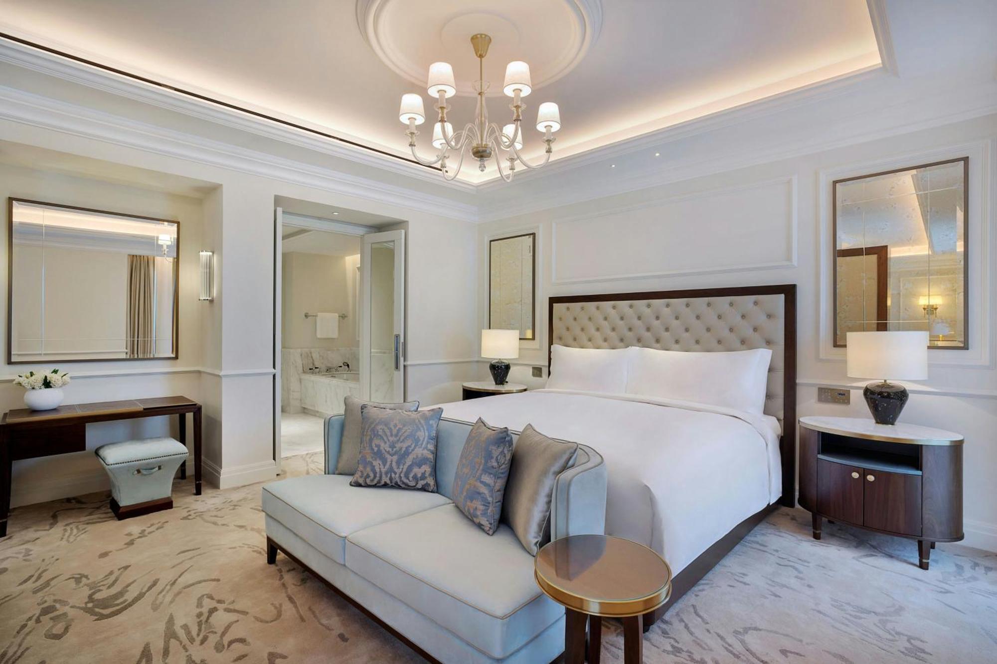 The Ritz-Carlton, Amman Hotell Exteriör bild A bedroom at the hotel