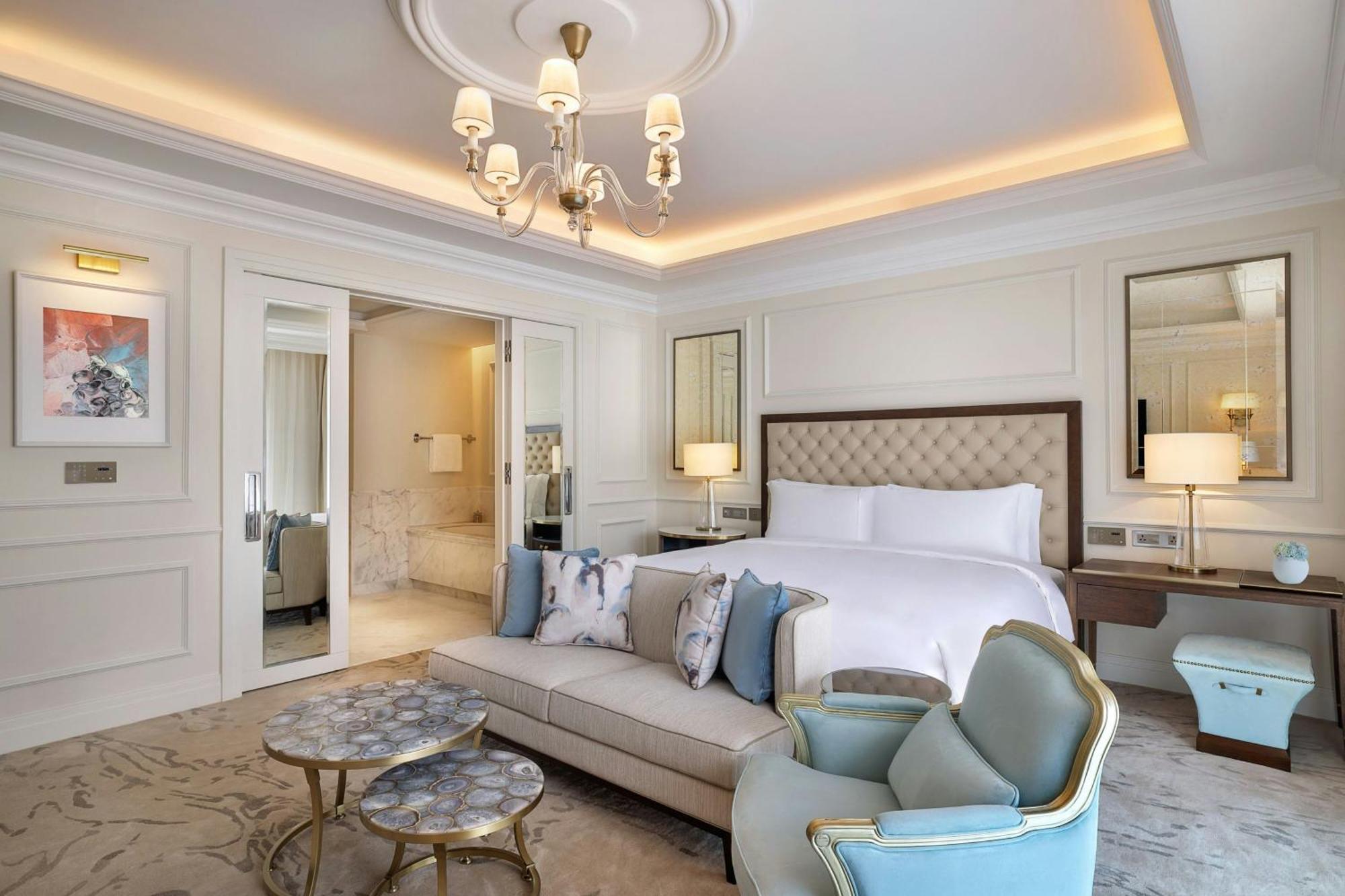 The Ritz-Carlton, Amman Hotell Exteriör bild A bedroom at the hotel