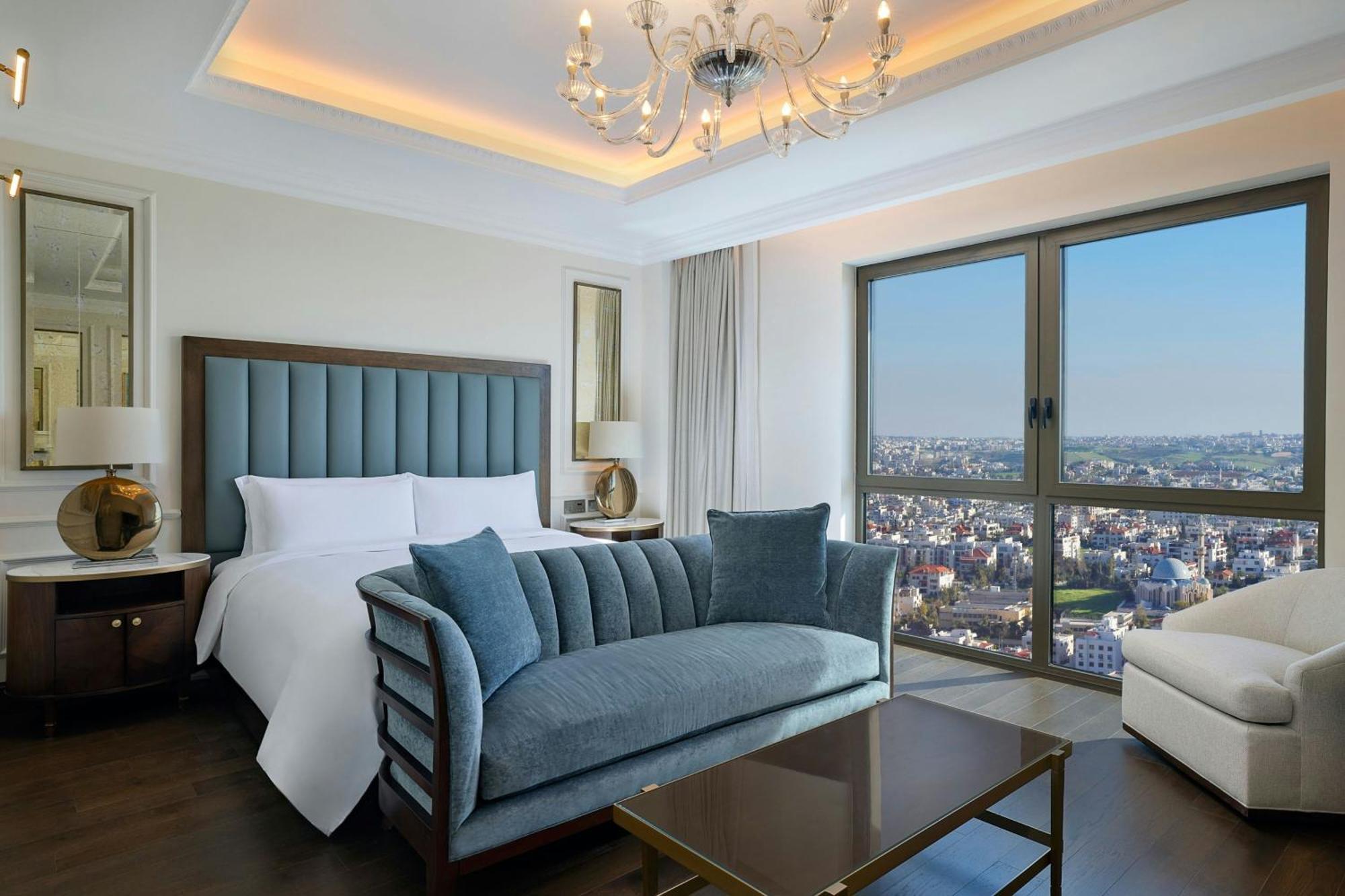 The Ritz-Carlton, Amman Hotell Exteriör bild A bedroom at the Four Seasons Hotel